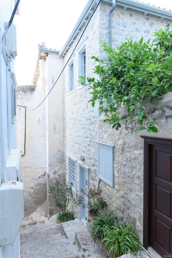 Real Estate * Hydra (Saronic Islands)